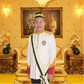 YM DATO SRI SC 皇室拿督斯里谢家荣以 授勋者身份 出席由 彭亨州苏丹阿末沙殿下 主持的DIMP 授勋仪式，充分体现皇室对其个人声望、社会地位与贡献的高度肯定。